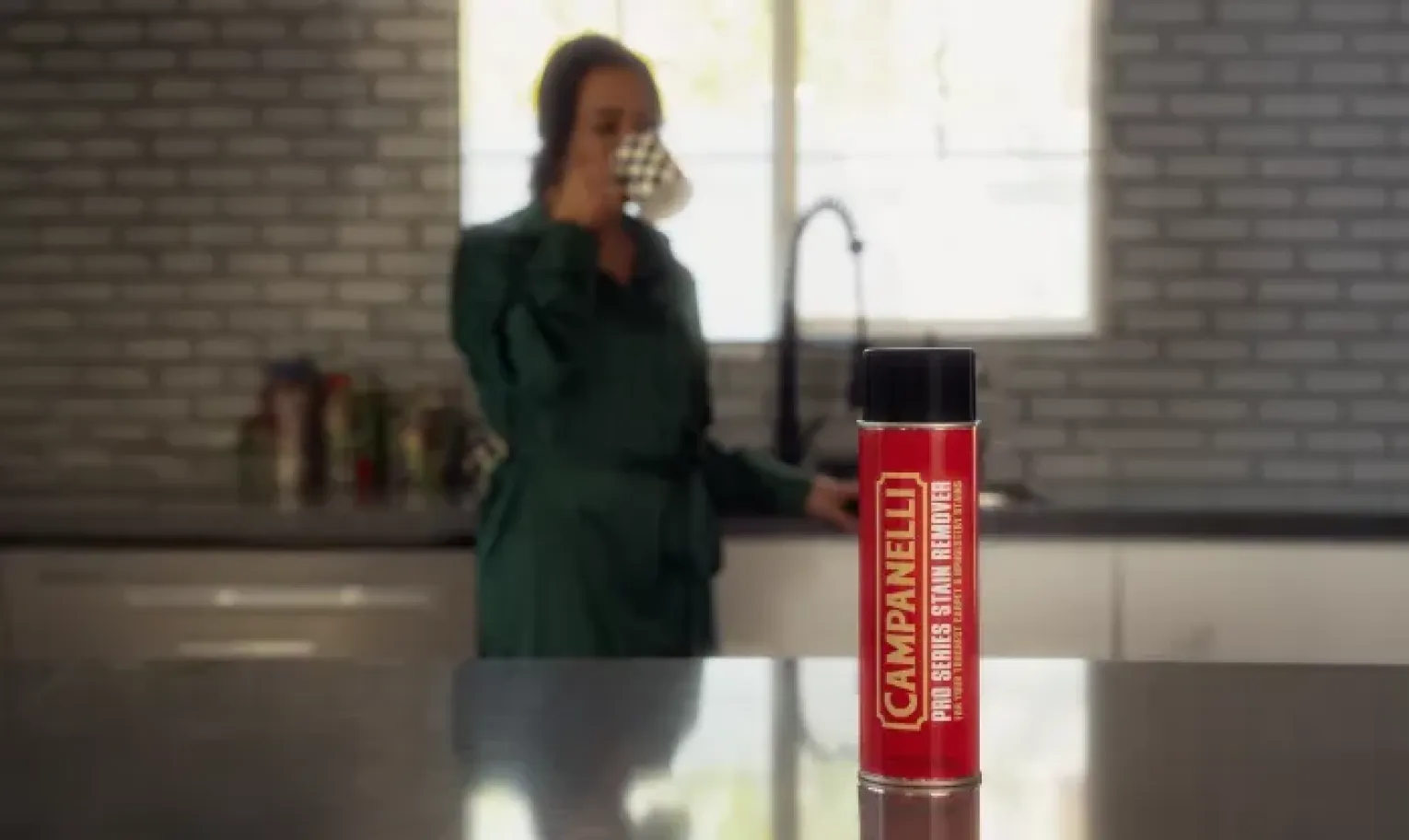 Front and back of the Campanelli Pro Series stain remover can