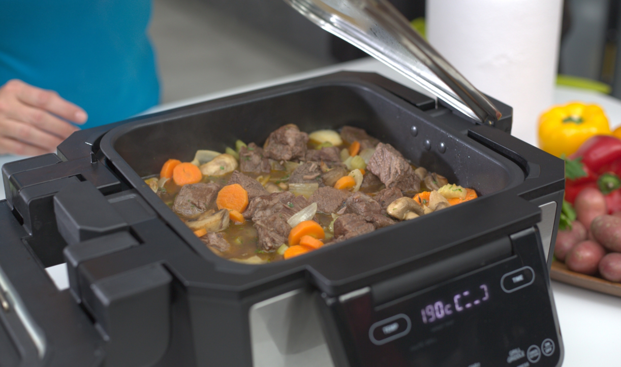Gourmax Pro slow cooker mode with glass lid